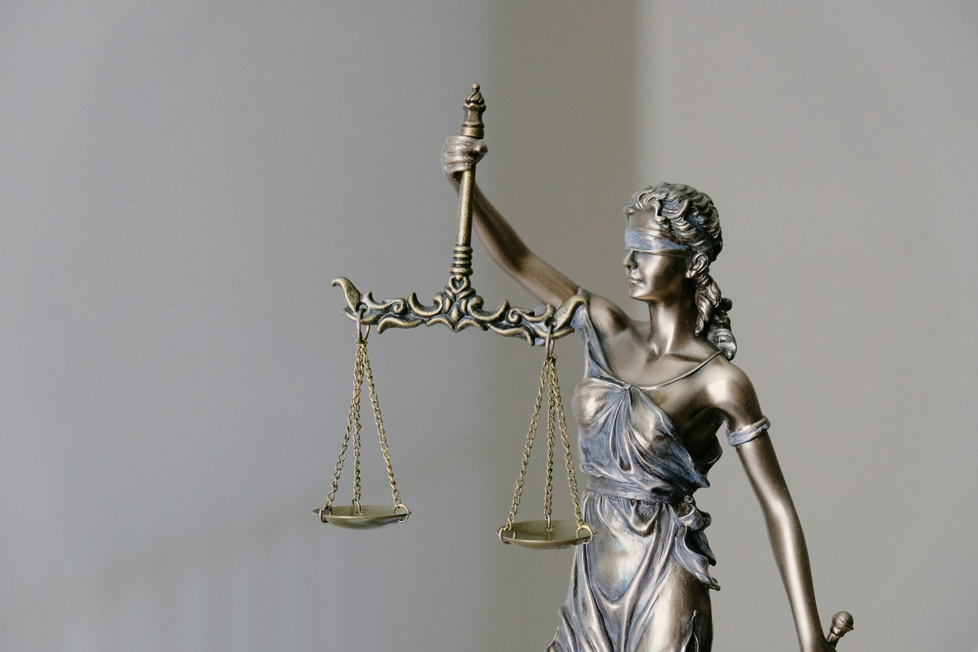 Bronzefigur der Justitia (Symbolbild)